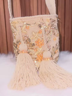 Mochila Recamada Mini Beige - video